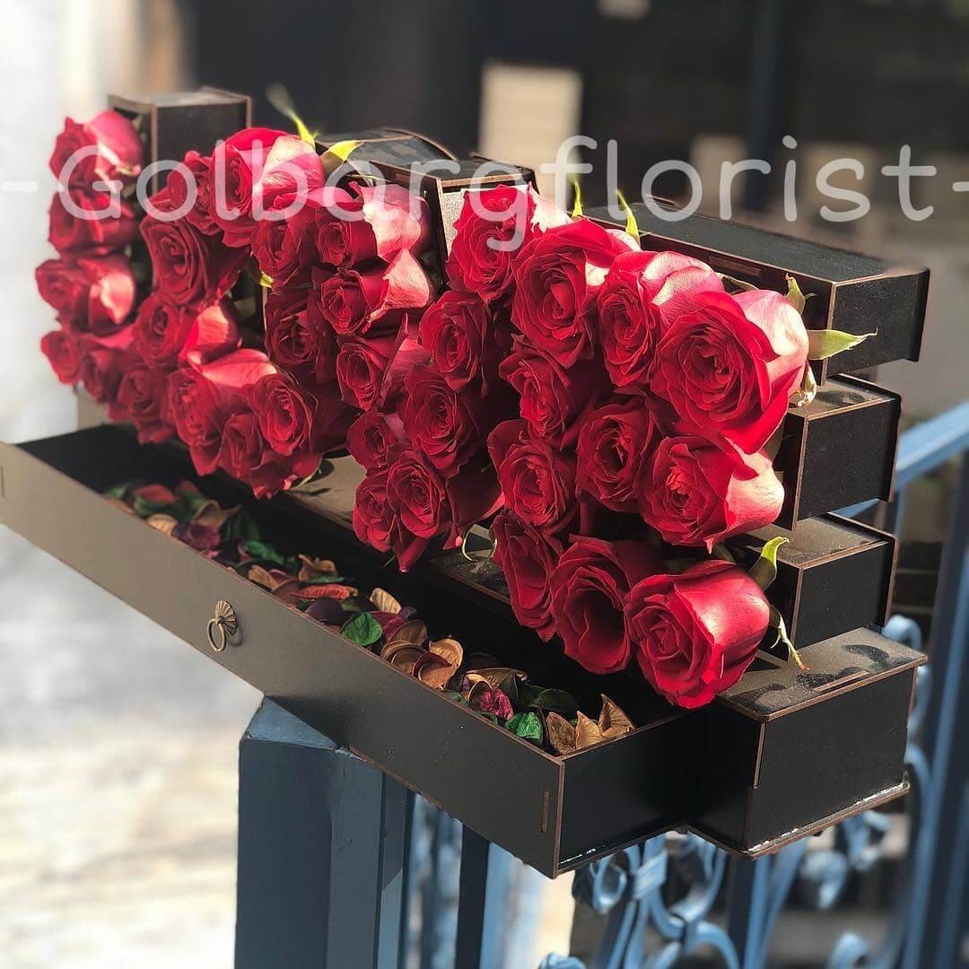 باكس LOVE رز هلندی قرمز گلبرگ فلوریست